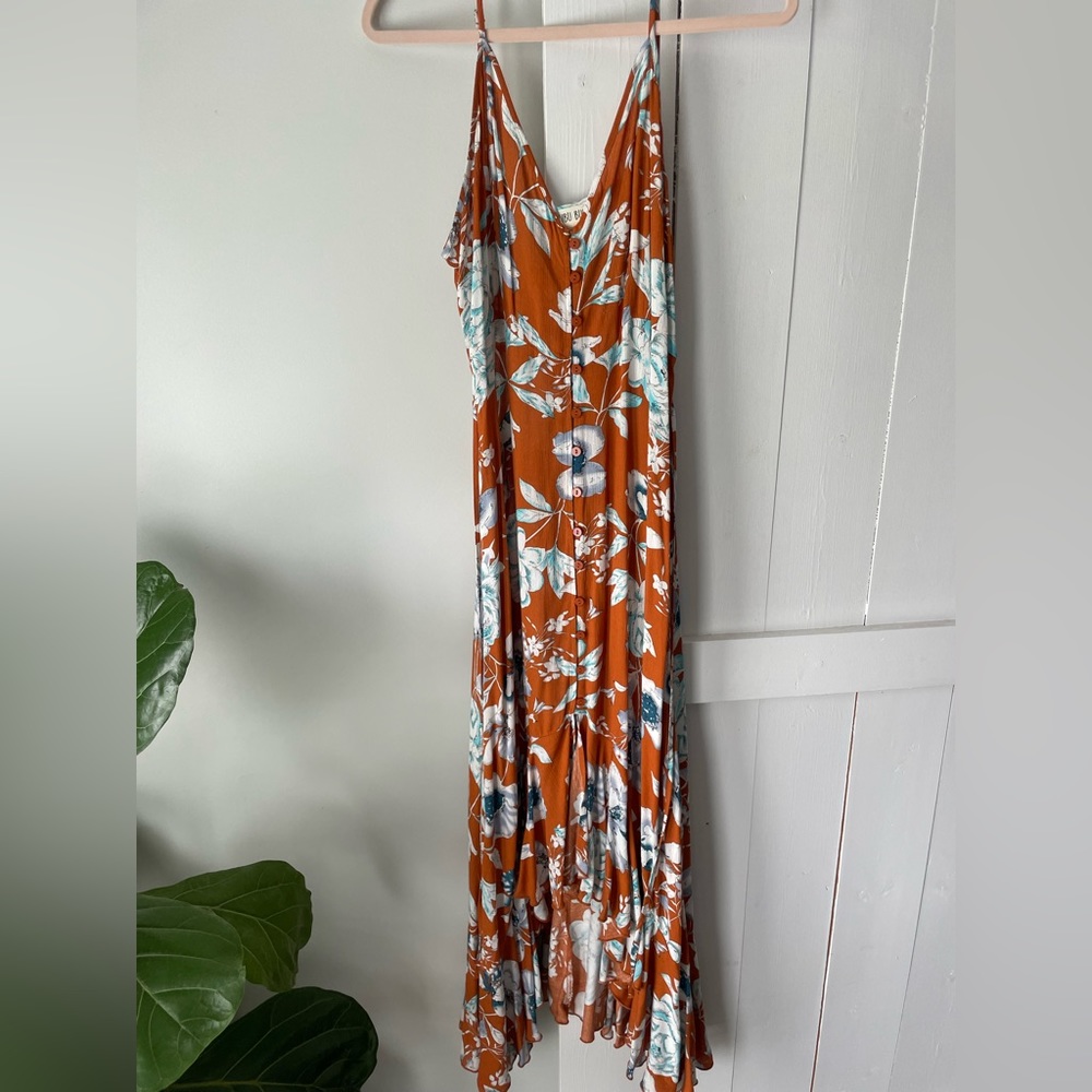 Floral high/low dress w/button detailing